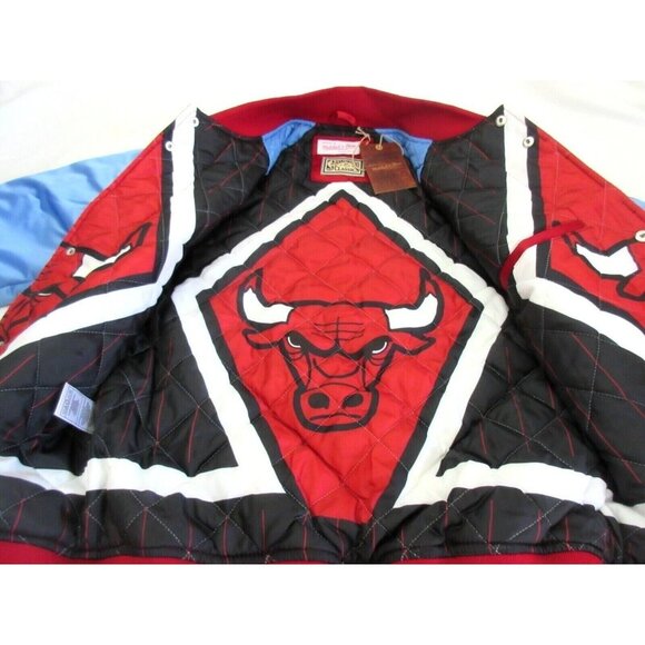 Mitchell & Ness Chicago Bulls Men's NBA 1996 Finals Satin Snap Up Jacket NWT - Picture 2 of 7